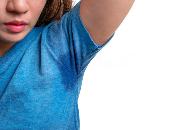 Si tienes problemas de sudoración excesiva en axilas, manos o pies, el Botox para hiperhidrosis podría ser tu solución ideal.
