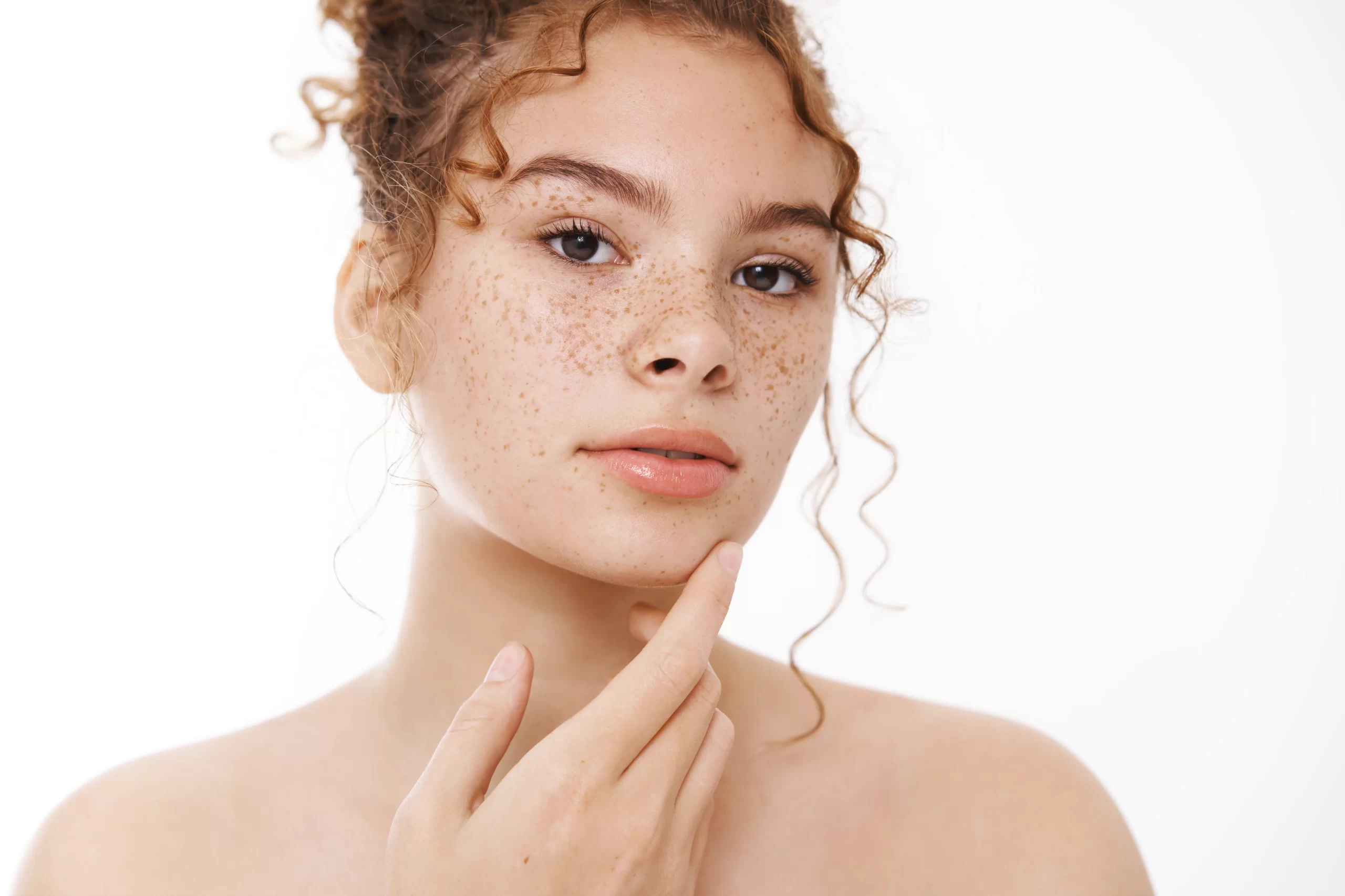 Tipos de manchas en la piel: cómo identificarlas y tratarlas para recuperar tu luminosidad